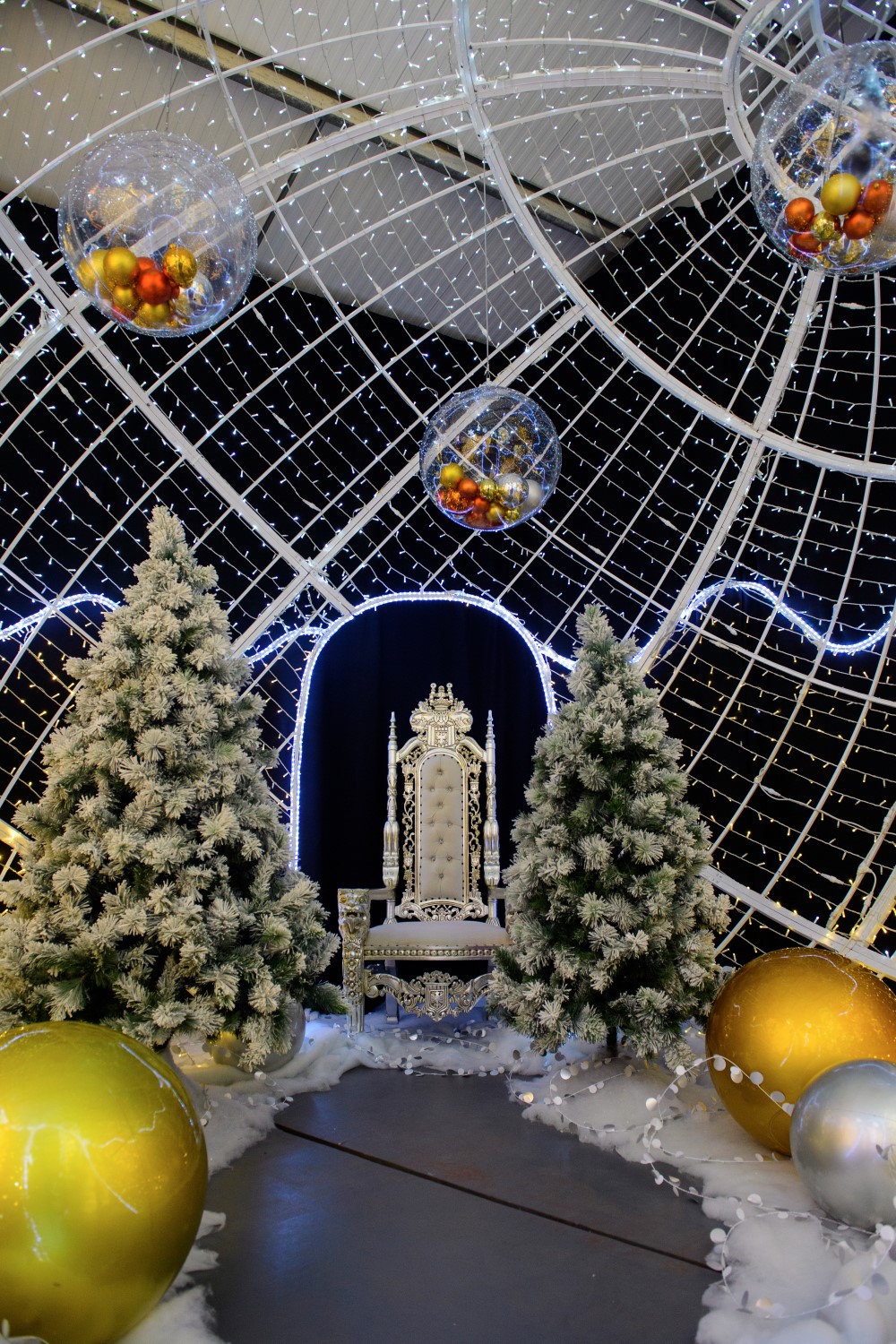 White light up bauble motif with white throne, plain flocked Christmas trees and giant baubles inside it.