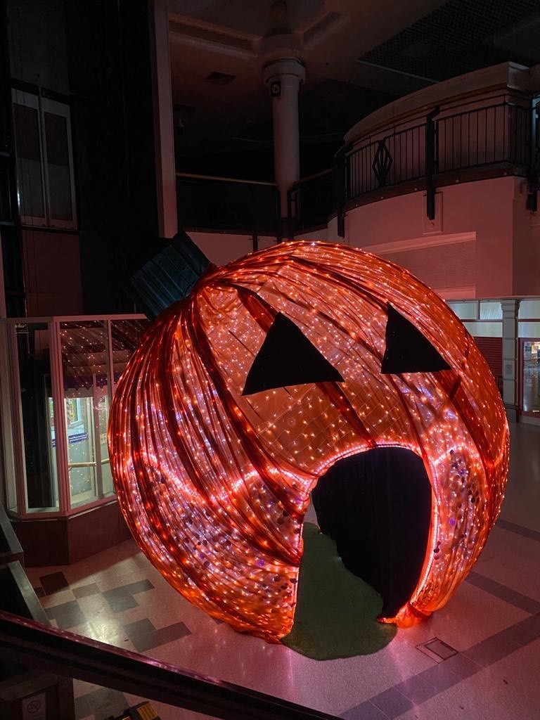 3D light-up pumpkin motif by Fizzco Projects for a Halloween Shopping Centre display.